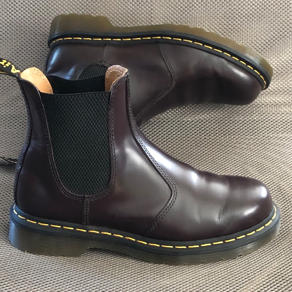 Dr. Martens | 2976 Smooth Chelsea Boot Unisex Womens 8 Mens 7